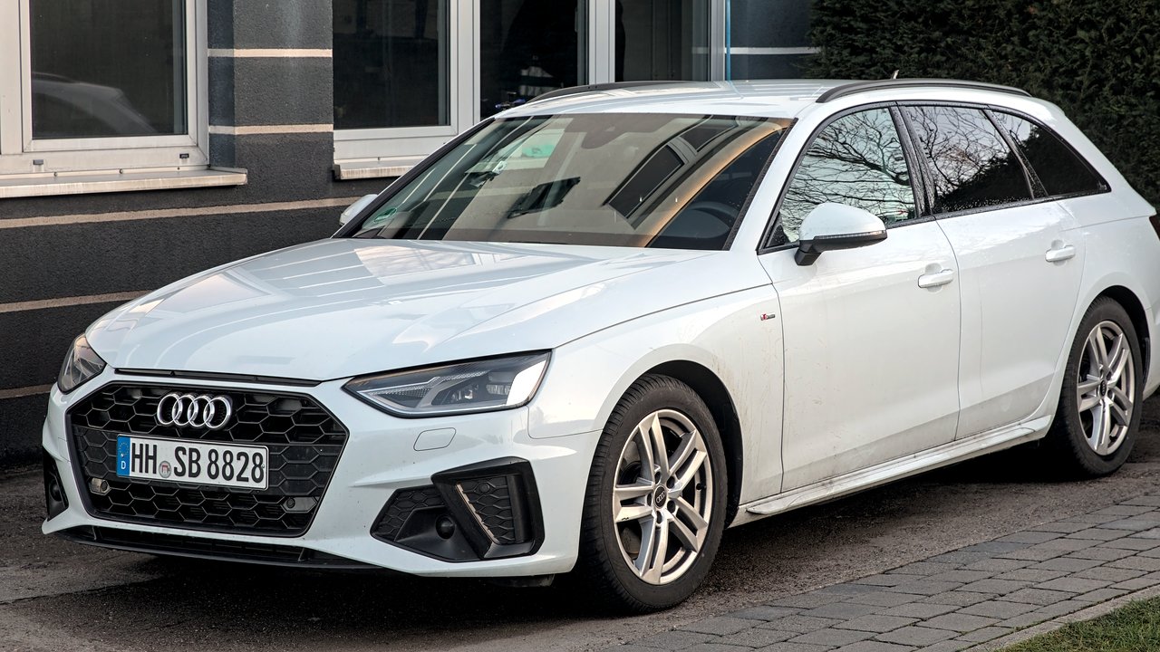 Ауди A4 B9 2015-2024