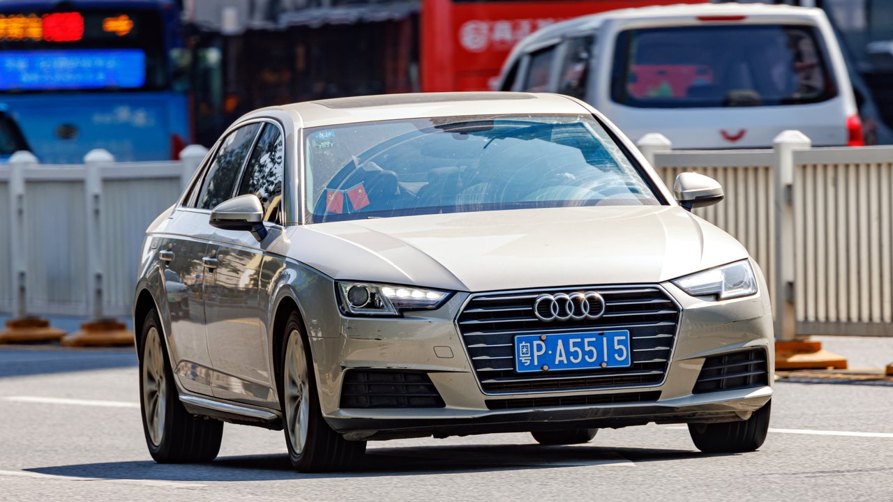 Ауди A4 B9 2015-2024
