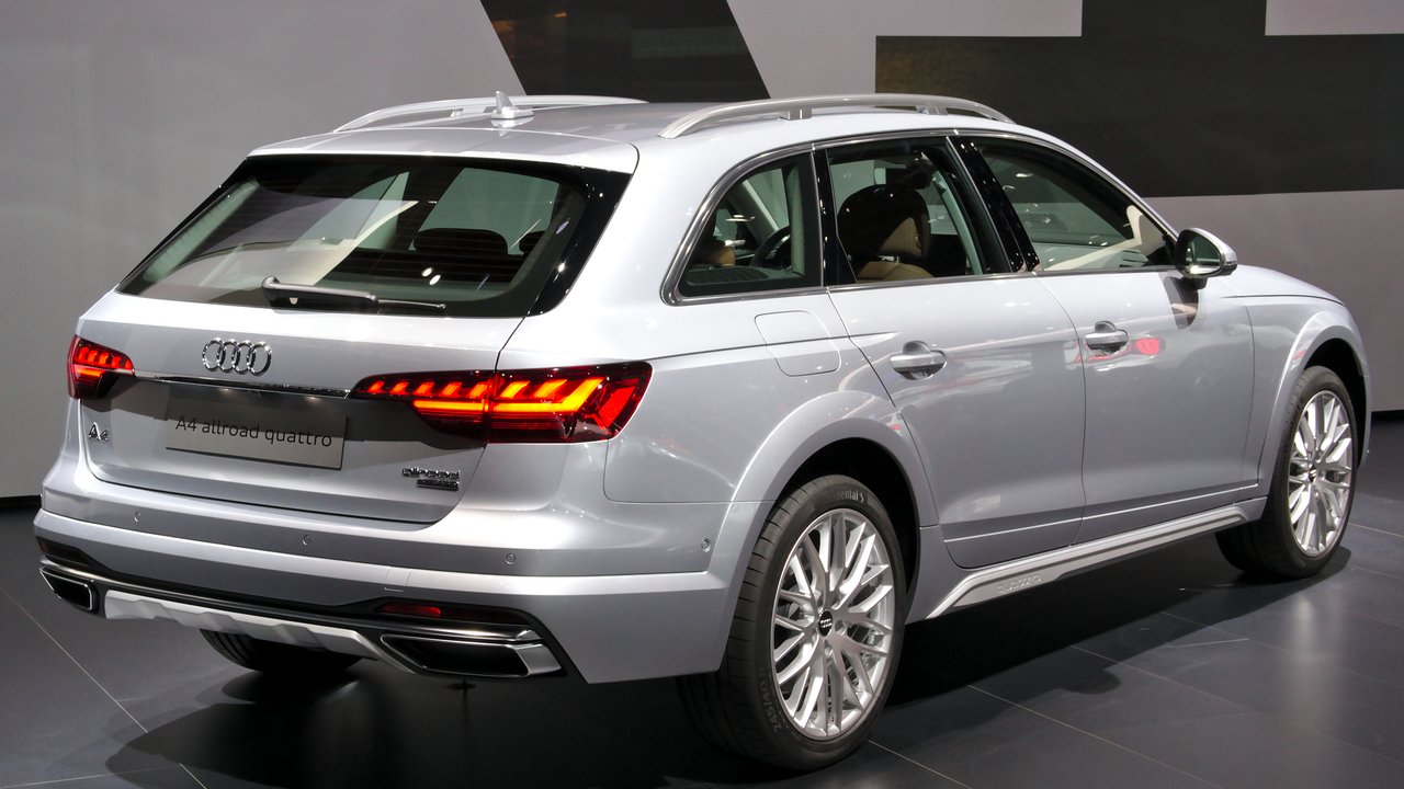 Ауди A4 B9 2015-2024