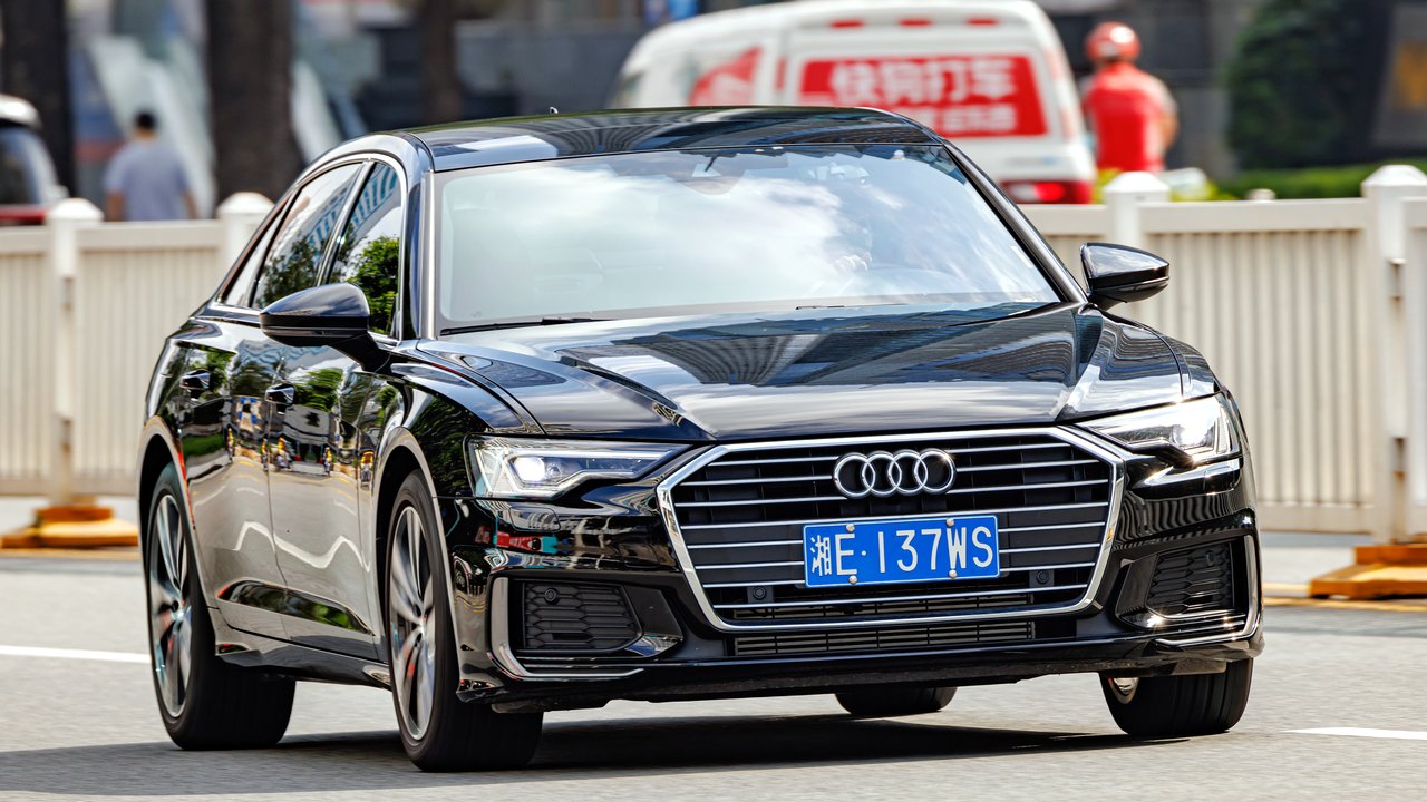 Ауди A6 C8 2018-2025