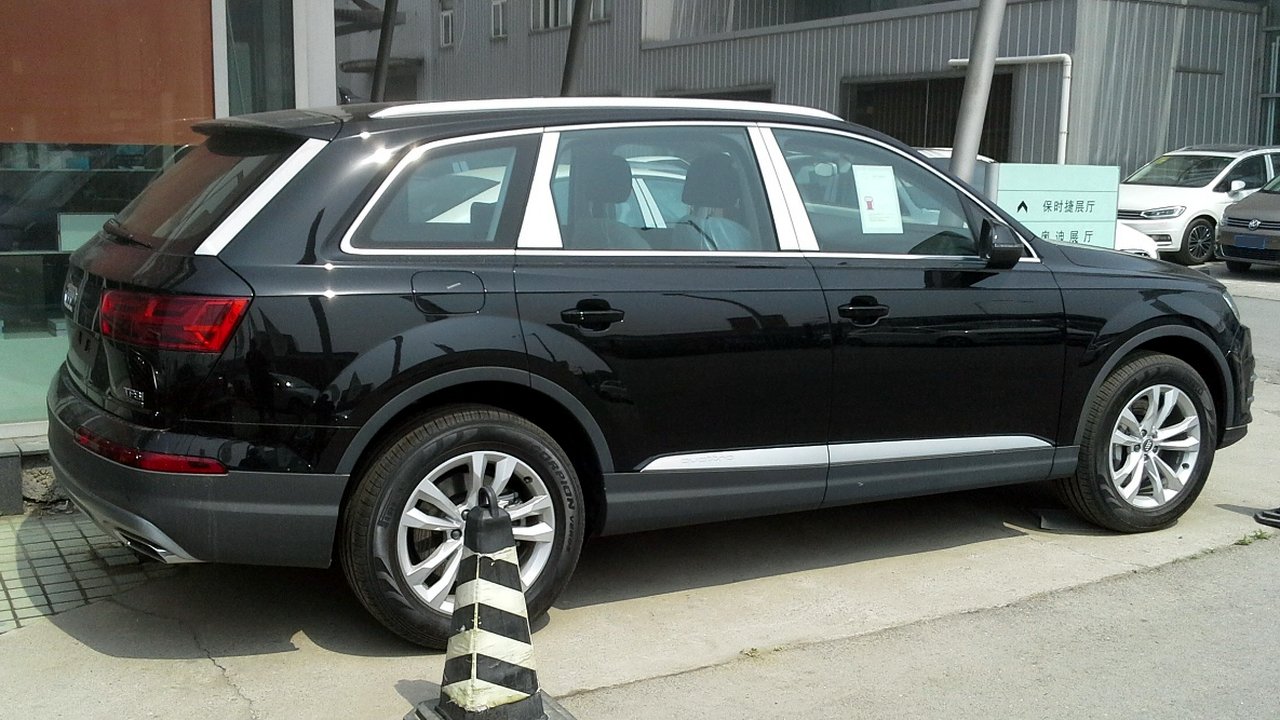 Ауди Q7 4M