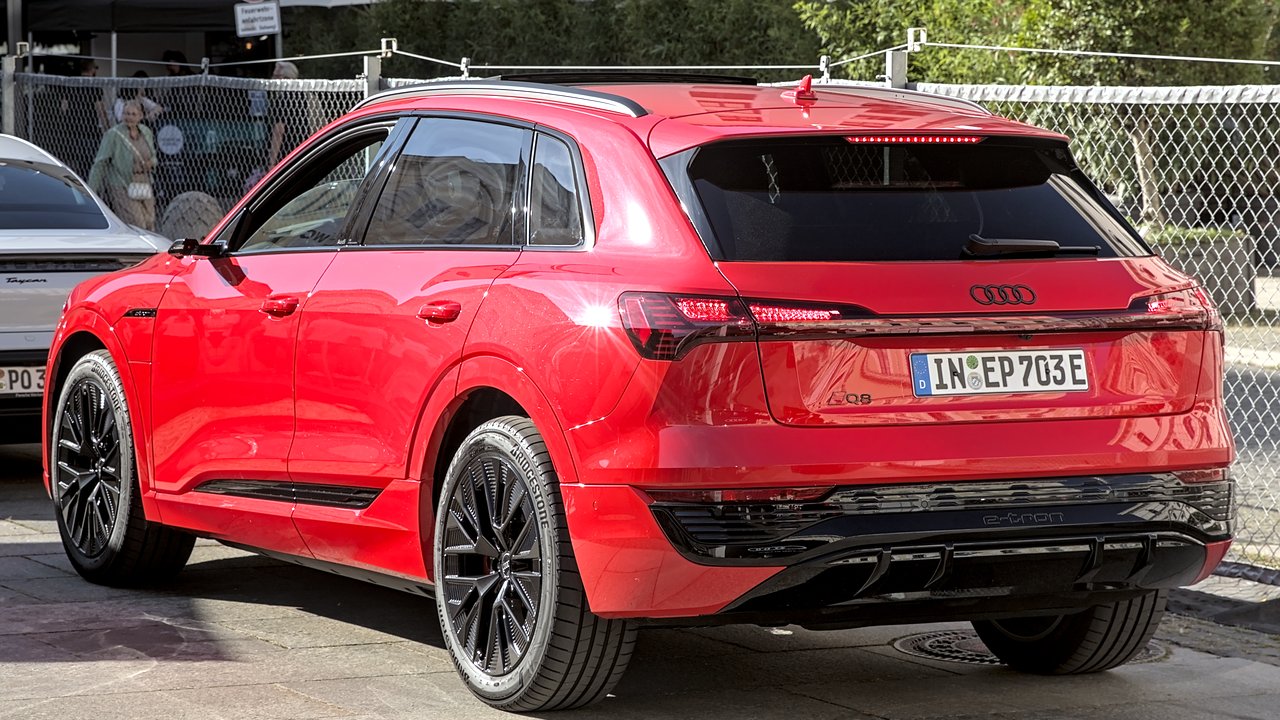 Ауди Q8 e-tron GE 2018-2025