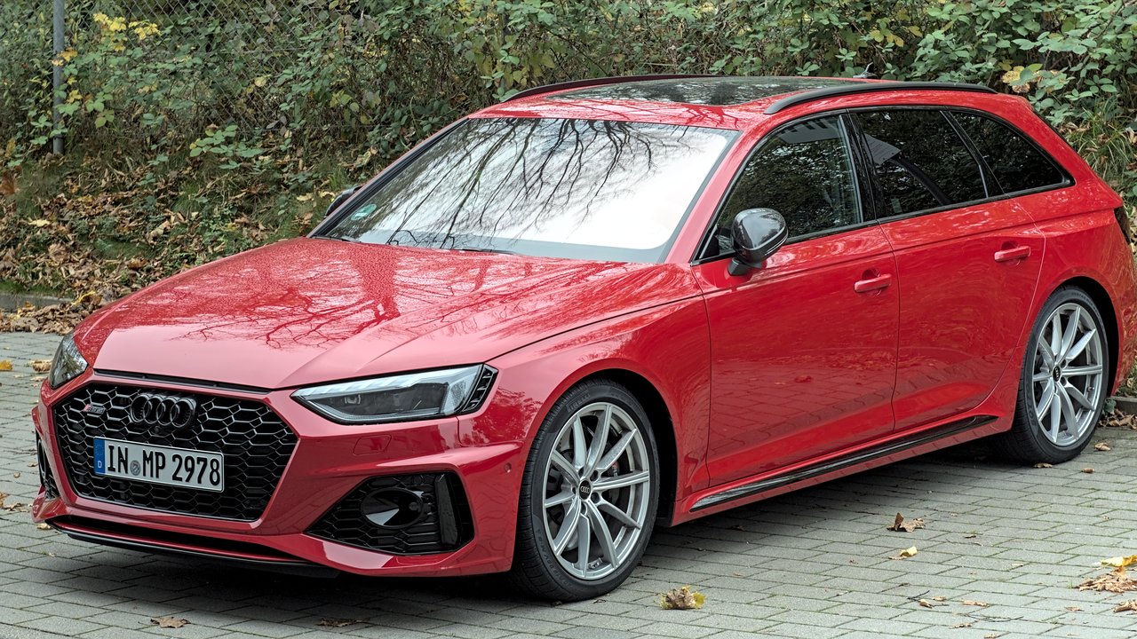 Ауди RS4-AVANT B9