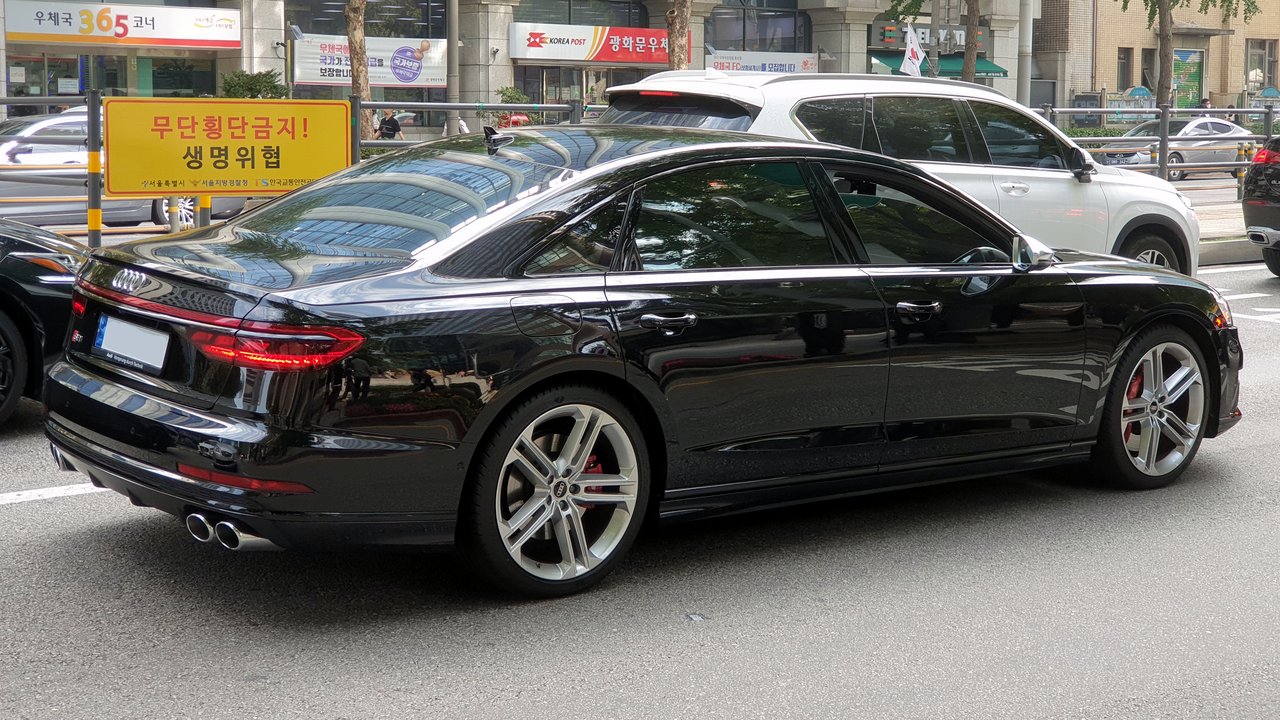 Ауди S8 D5