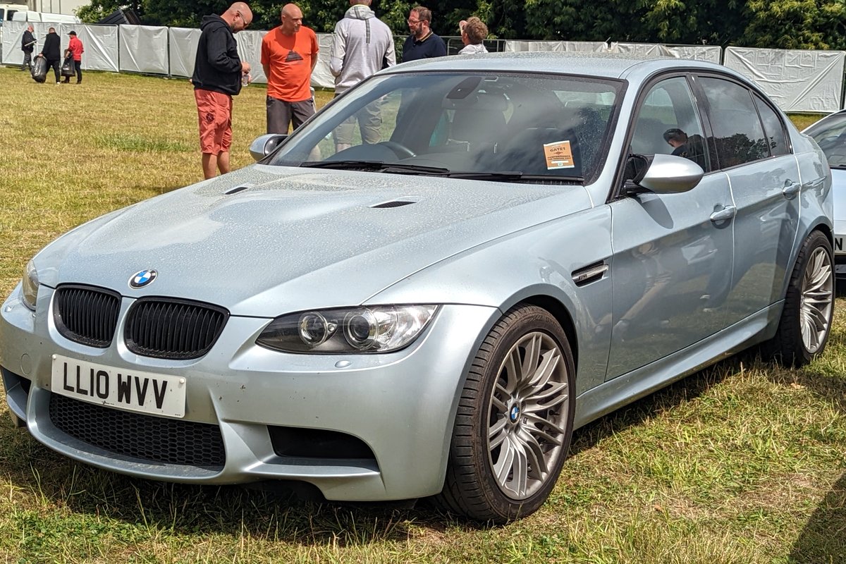 БМВ M3 E90