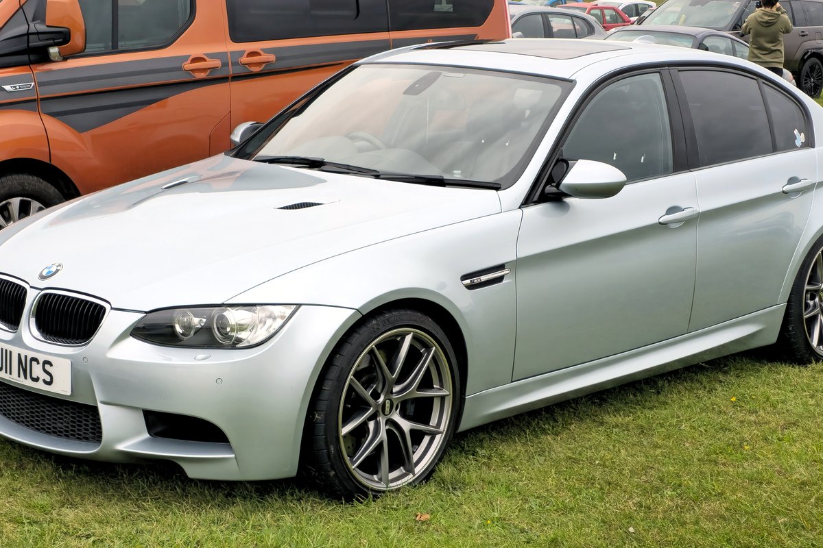 БМВ M3 E90