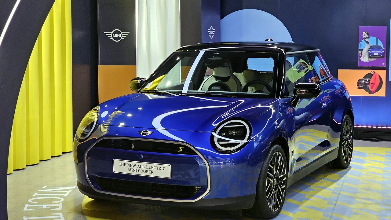 МИНИ COOPER-ELECTRIC J01